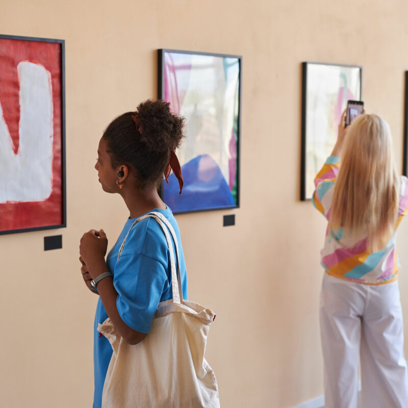Students visiting an art gallery on a Custom Curriculum Tour